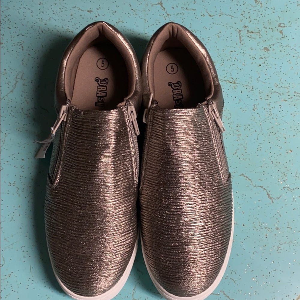Shoe